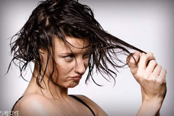 用吹风机吹头发会导致脱发吗,经常吹头发会不会导致脱发