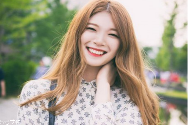 秋天给什么染什么 颜色,秋天适合染什么颜色头发