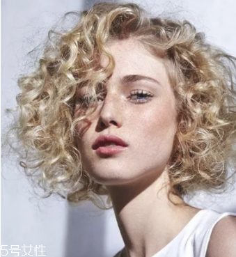 嬉皮士卷发型图片,嬉皮士发型图片男