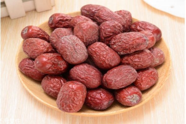 灰枣应该怎么挑选呢(怎样挑选灰枣)