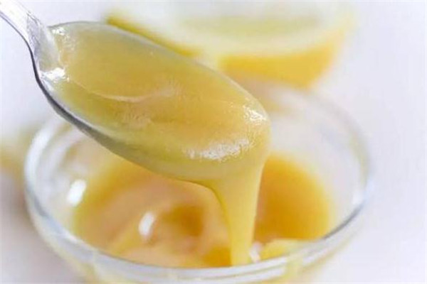 蜂王浆的功效和作用(蜂王浆的功效和作用及食用方法) 蜂王浆的功效和作用(蜂王浆的功效和作用及食用方法)