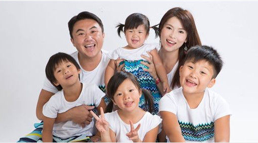 宝贝用餐坐不住？(宝宝吃饭坐不住)