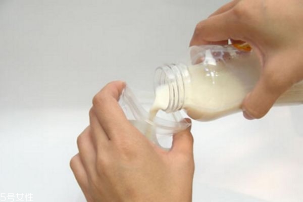 关于冲奶粉的方法(正确的冲奶粉方法) 关于冲奶粉的方法(正确的冲奶粉方法)