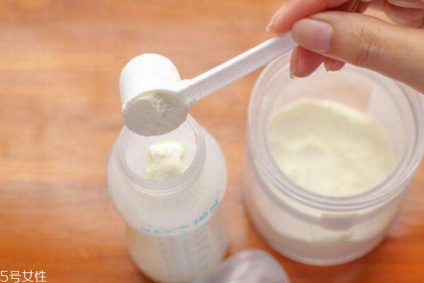 如何正确冲奶粉(如何正确冲奶粉和摇晃奶粉) 如何正确冲奶粉(如何正确冲奶粉和摇晃奶粉)