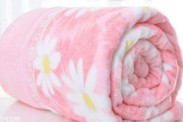 珊瑚绒和法兰绒哪个好(珊瑚绒和法兰绒哪个好睡衣)