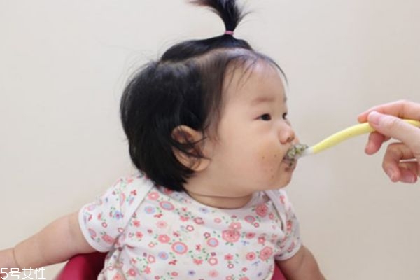 辅食中不要加调味剂(辅食调味料有必要添加吗) 辅食中不要加调味剂(辅食调味料有必要添加吗)