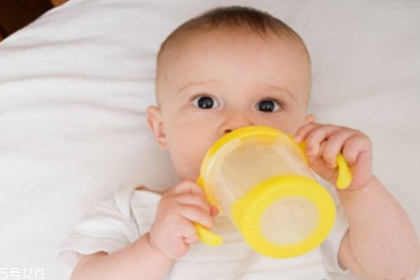 宝宝吃奶粉的注意事项(宝宝吃奶粉的注意事项)