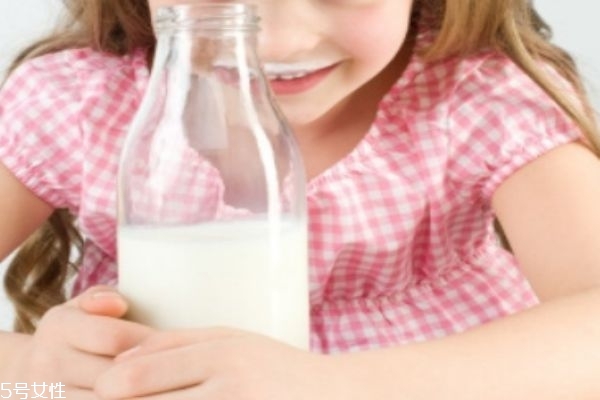 冲泡奶粉时的注意事项(冲泡奶粉的正确方法)