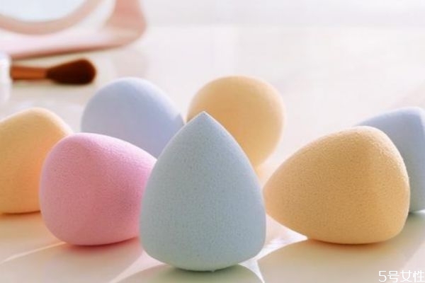 怎么用化妆海绵上妆(化妆海绵怎么使用) 怎么用化妆海绵上妆(化妆海绵怎么使用)