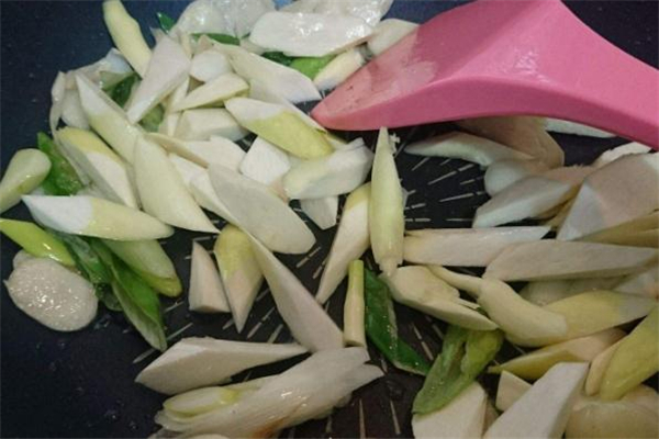 吃茭白过敏什么症状(茭白过敏的症状) 吃茭白过敏什么症状(茭白过敏的症状)