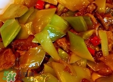 莴笋里面发红能吃吗,莴笋里面发红还能吃吗 莴笋里面发红能吃吗,莴笋里面发红还能吃吗