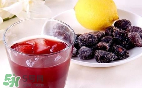 乌梅泡水喝的功效和作用,乌梅泡水喝的功效和禁忌 乌梅泡水喝的功效和作用,乌梅泡水喝的功效和禁忌