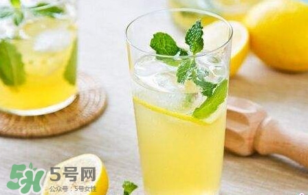 柠檬水什么时间喝最好淡斑,柠檬水什么时间喝最好呢?