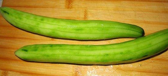 黄瓜削皮好还是不削皮好,吃黄瓜削皮好?还是不削皮好?