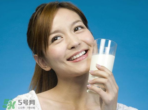 牛奶一次喝多少合适,一次喝牛奶多少比较适合