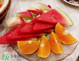 皮皮虾和水果能一起吃吗,皮皮虾和什么水果不能在一起吃