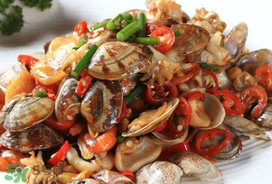 花甲里面的黑色东西是什么可以吃吗?,花甲里黑黑的东西可以吃吗 花甲里面的黑色东西是什么可以吃吗?,花甲里黑黑的东西可以吃吗