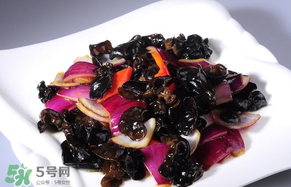 洋葱炒木耳的做法窍门,洋葱炒木耳的做法 洋葱炒木耳的做法窍门,洋葱炒木耳的做法