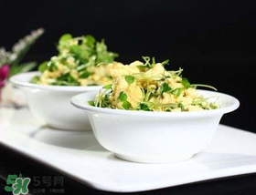 香菜不能和什么一起吃会中毒,香菜不能和什么一起吃香哈