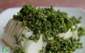 香椿炒豆腐的家常做法,香椿芽炒豆腐的做法