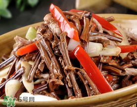 蕨菜用焯水吗,蕨菜不焯水可以直接炒吗 蕨菜用焯水吗,蕨菜不焯水可以直接炒吗