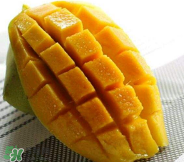 芒果如何剥皮,芒果剥皮后有黑色的丝 芒果如何剥皮,芒果剥皮后有黑色的丝