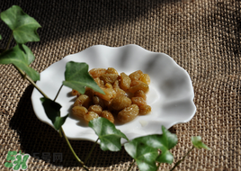 醋泡葡萄干的正确吃法,醋泡葡萄干怎么吃