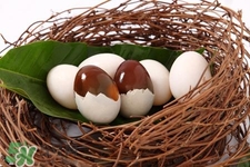 皮蛋不能和什么食物一起吃,皮蛋不可以和什么东西一起吃