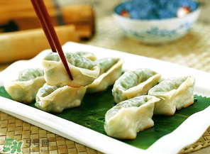 野菜荠菜包饺子的做法,芹菜包饺子的做法 野菜荠菜包饺子的做法,芹菜包饺子的做法