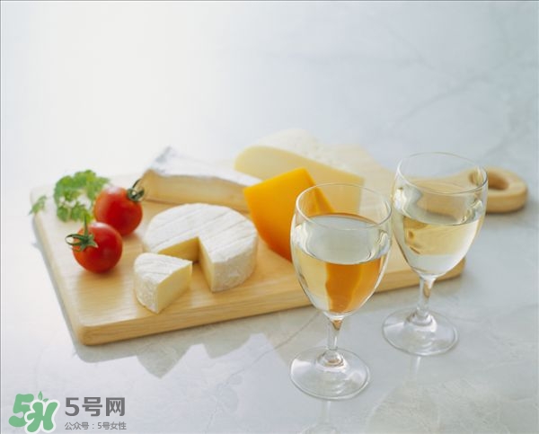 黄酒和米酒的区别,米酒跟黄酒是一种酒吗