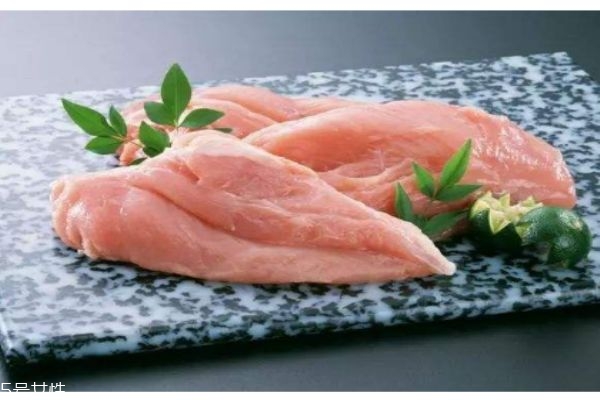 吃鸡胸肉有什么好处呢(吃鸡胸肉的好处)