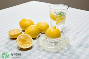 常喝柠檬水有什么好处和坏处,柠檬水的功效和作用和副作用
