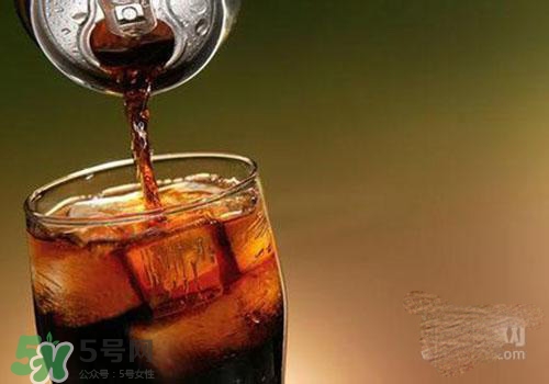 可乐和红牛可以掺在一起喝吗,红牛可以和可乐一起喝吗