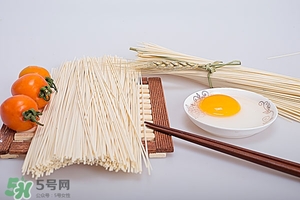 鸡蛋白吃多了会怎么样?,吃什么可以补蛋白