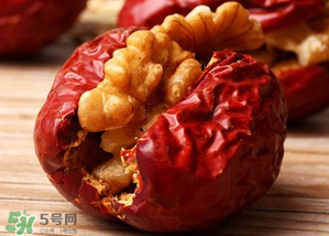 红枣夹核桃的特点,红枣夹核桃的营养价值 红枣夹核桃的特点,红枣夹核桃的营养价值