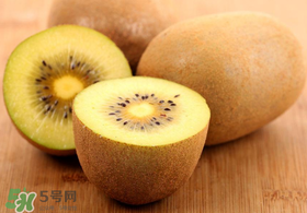 猕猴桃绿色变黄是坏了吗,猕猴桃里面是黄的好还是绿的好 猕猴桃绿色变黄是坏了吗,猕猴桃里面是黄的好还是绿的好