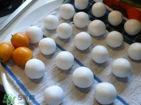 汤圆怎么放冰箱不会开裂,自己包的汤圆怎么保存不开裂