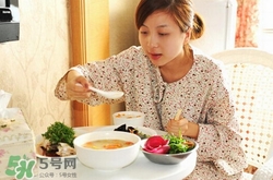 喝汤的讲究,喝汤不好吗