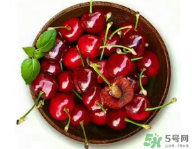 车厘子弄衣服上怎么洗掉,衣服上车厘子怎么清洗