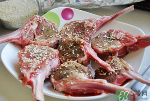 腌好的羊排怎么烤,羊排怎么腌制烤了好吃