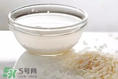 发酵的淘米水是酸性还是碱性,淘米水是酸性还是碱性的