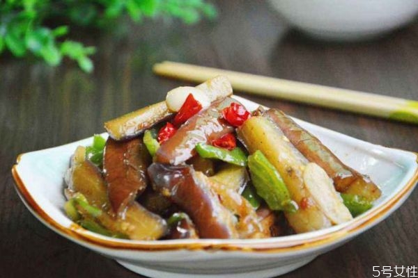 红烧茄子是荤菜还是素菜(红烧茄子是荤菜还是素菜)