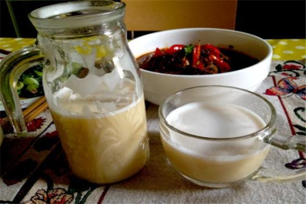 豆浆是热性还是凉性(早上喝豆浆对身体有什么好处)