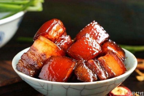 红烧肉应该切多大一块(红烧肉切多大的块)