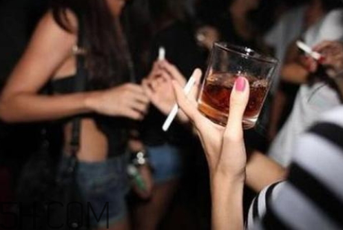 贴膏药能喝酒吗(贴膏药能喝酒吗?) 贴膏药能喝酒吗(贴膏药能喝酒吗?)