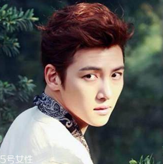 单眼皮什么发型好看男,适合单眼皮男生的发型