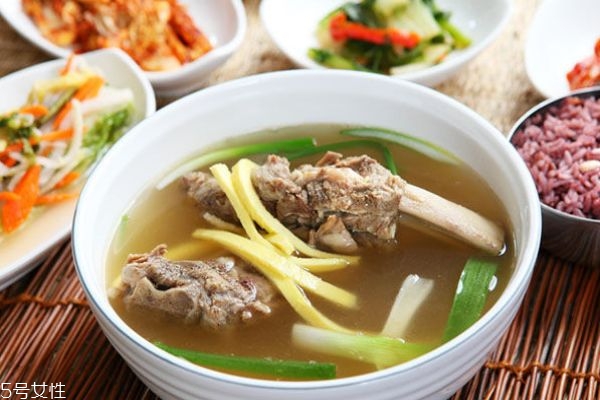 推荐10道适合冬季喝的养生汤,适合冬季喝的12种养生汤