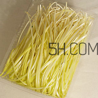 韭黄和韭菜的区别营养价值,韭黄和韭菜的区别是同一植物吗