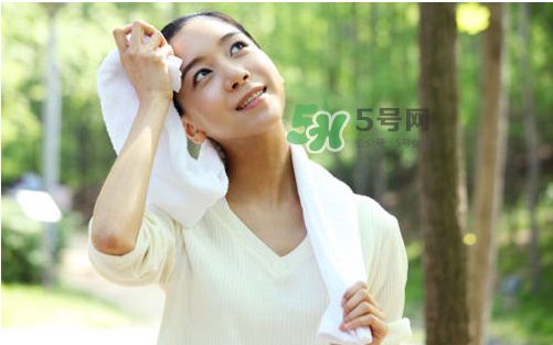 三伏天不出汗的原因,三伏天不出汗是什么原因 三伏天不出汗的原因,三伏天不出汗是什么原因