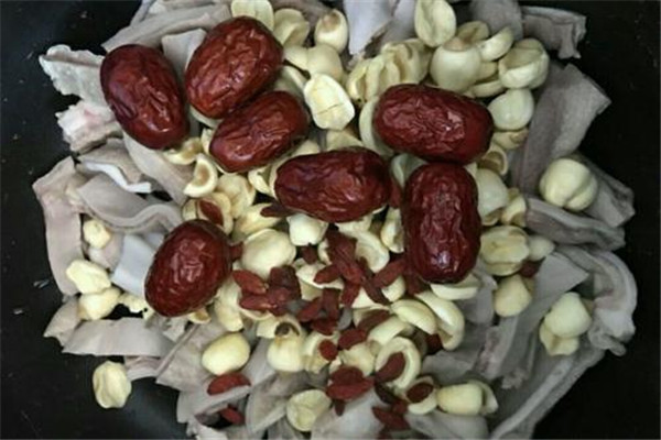 便秘病人不宜多吃莲子(为什么便秘的人不能吃莲子) 便秘病人不宜多吃莲子(为什么便秘的人不能吃莲子)